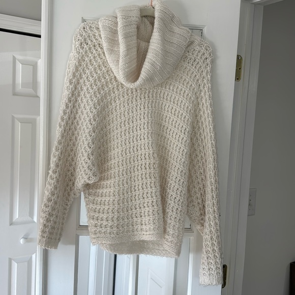 Slouchy cream/white turtleneck sweater - express size medium - Picture 1 of 4